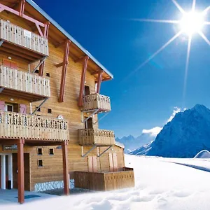 https://lagrange-vacances-les-chalets-de-ladet.midi-pyreneeshotels.com