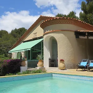 https://cassis-hostel.fr-provencehotel.com