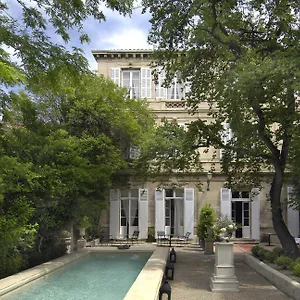 https://lhotel-particulier-arles.fr-provencehotel.com